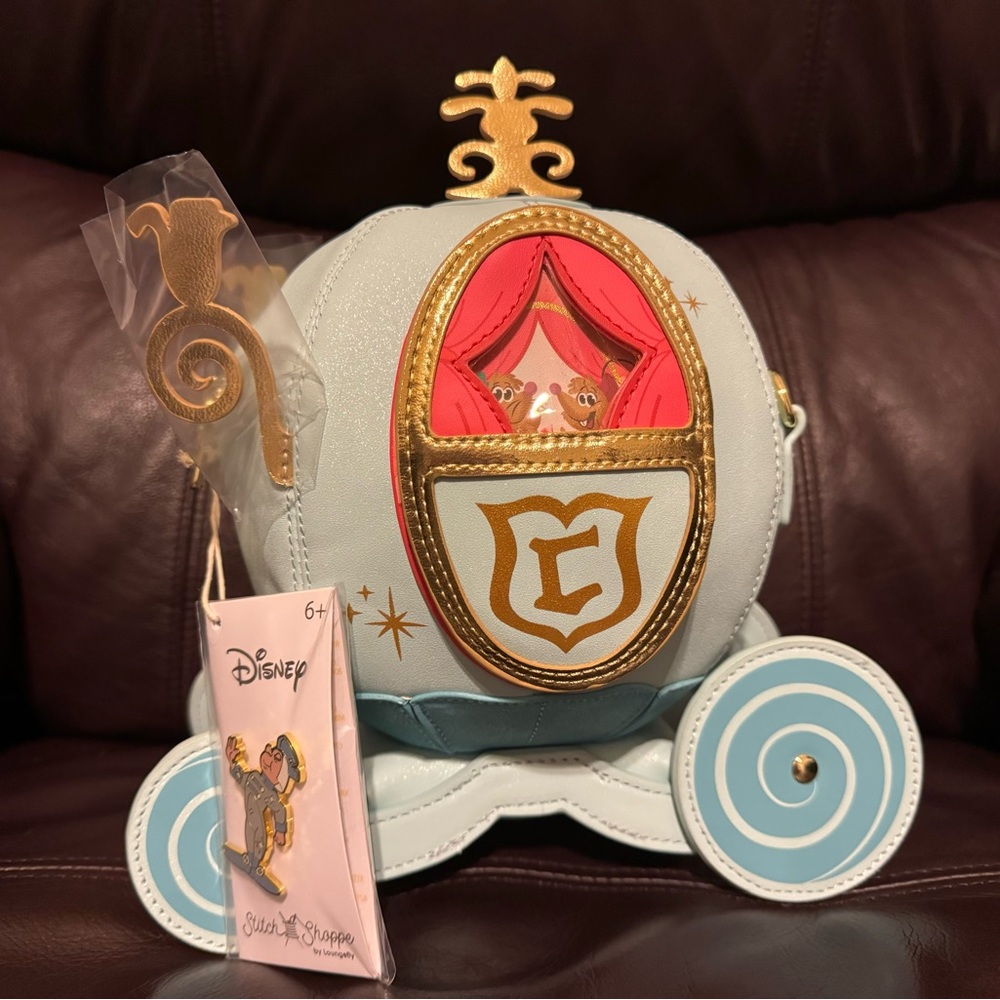 Disney Loungefly Stitch Shoppe Cinderella Exclusive Carriage Figural Crossbody